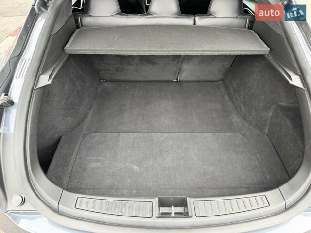 Серый Тесла Модель С, объемом двигателя 0 л и пробегом 68 тыс. км за 23999 $, фото 53 на Automoto.ua