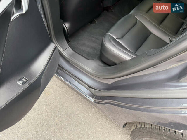 Серый Тесла Модель С, объемом двигателя 0 л и пробегом 68 тыс. км за 23999 $, фото 81 на Automoto.ua