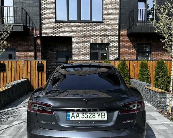 Серый Тесла Модель С, объемом двигателя 0 л и пробегом 111 тыс. км за 31500 $, фото 3 на Automoto.ua