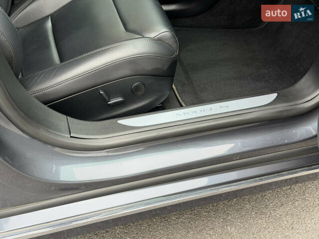 Серый Тесла Модель С, объемом двигателя 0 л и пробегом 68 тыс. км за 23999 $, фото 78 на Automoto.ua