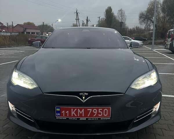 Серый Тесла Модель С, объемом двигателя 0 л и пробегом 182 тыс. км за 24900 $, фото 2 на Automoto.ua