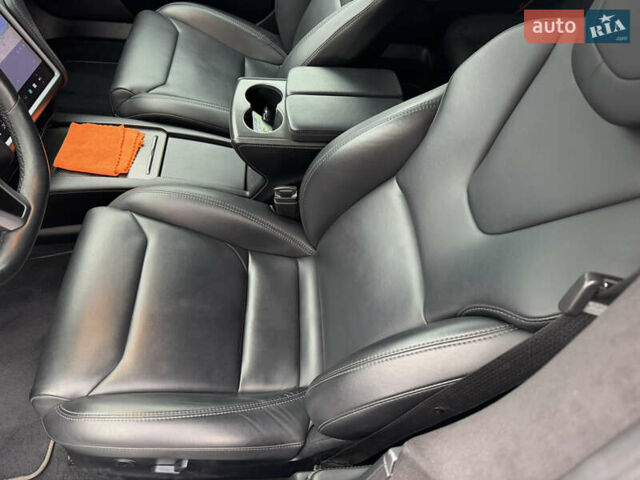 Серый Тесла Модель С, объемом двигателя 0 л и пробегом 68 тыс. км за 23999 $, фото 38 на Automoto.ua