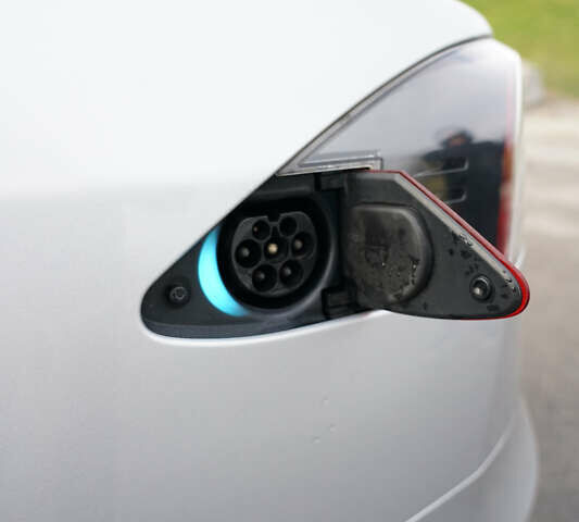 Серый Тесла Модель С, объемом двигателя 0 л и пробегом 125 тыс. км за 17500 $, фото 16 на Automoto.ua