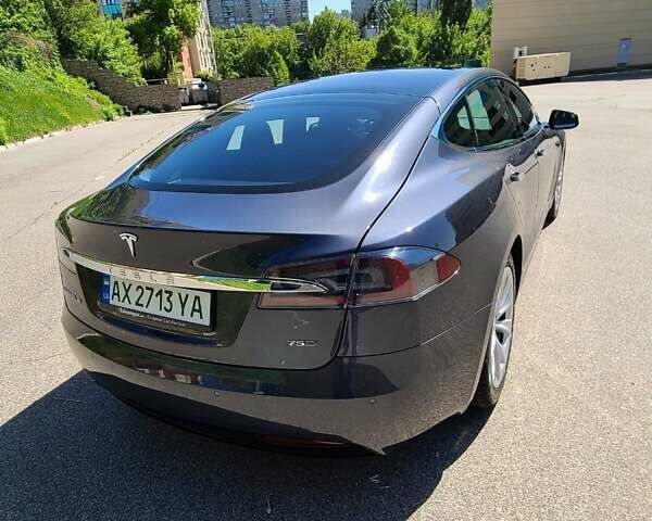 Серый Тесла Модель С, объемом двигателя 0 л и пробегом 70 тыс. км за 28000 $, фото 8 на Automoto.ua