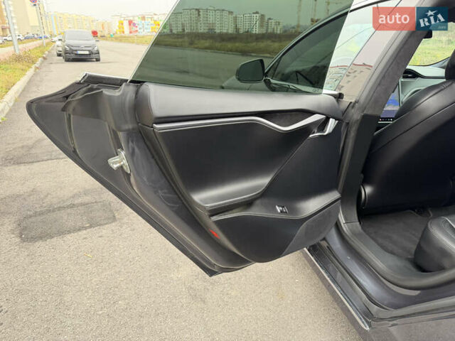 Серый Тесла Модель С, объемом двигателя 0 л и пробегом 68 тыс. км за 23999 $, фото 70 на Automoto.ua