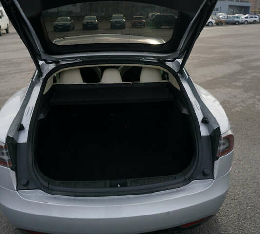 Серый Тесла Модель С, объемом двигателя 0 л и пробегом 125 тыс. км за 17500 $, фото 10 на Automoto.ua