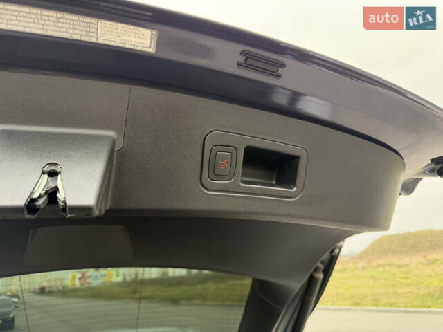 Серый Тесла Модель С, объемом двигателя 0 л и пробегом 68 тыс. км за 23999 $, фото 59 на Automoto.ua