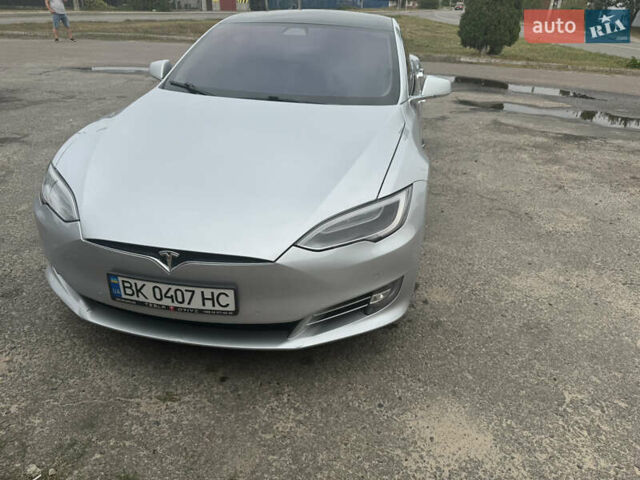 Серый Тесла Модель С, объемом двигателя 0 л и пробегом 179 тыс. км за 25300 $, фото 7 на Automoto.ua