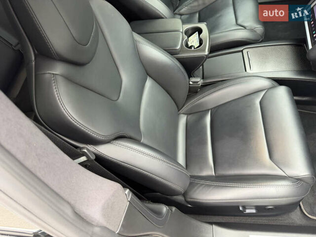 Серый Тесла Модель С, объемом двигателя 0 л и пробегом 68 тыс. км за 23999 $, фото 75 на Automoto.ua