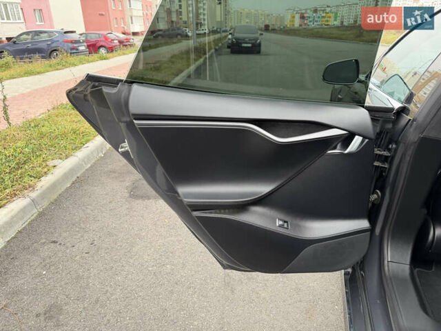 Серый Тесла Модель С, объемом двигателя 0 л и пробегом 68 тыс. км за 23999 $, фото 72 на Automoto.ua