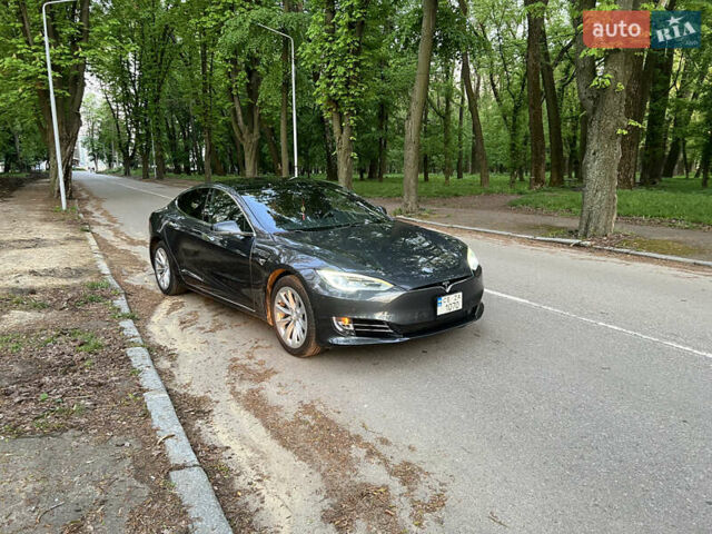 Серый Тесла Модель С, объемом двигателя 0 л и пробегом 70 тыс. км за 27000 $, фото 1 на Automoto.ua