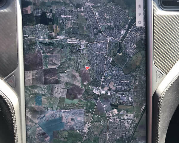 Серый Тесла Модель С, объемом двигателя 0 л и пробегом 68 тыс. км за 22700 $, фото 6 на Automoto.ua