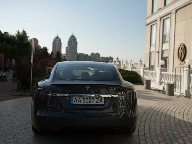 Серый Тесла Модель С, объемом двигателя 0 л и пробегом 61 тыс. км за 29999 $, фото 3 на Automoto.ua