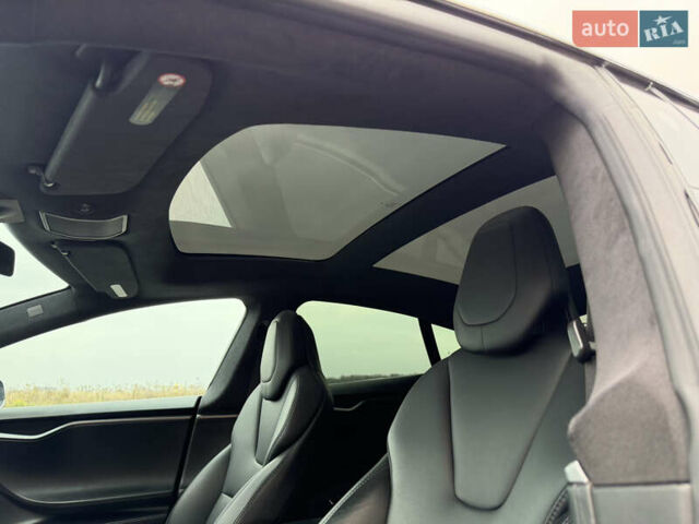 Серый Тесла Модель С, объемом двигателя 0 л и пробегом 68 тыс. км за 23999 $, фото 69 на Automoto.ua