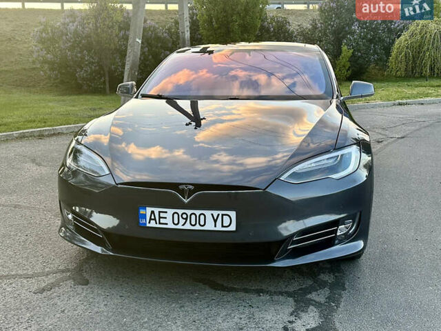Серый Тесла Модель С, объемом двигателя 0 л и пробегом 124 тыс. км за 22400 $, фото 5 на Automoto.ua