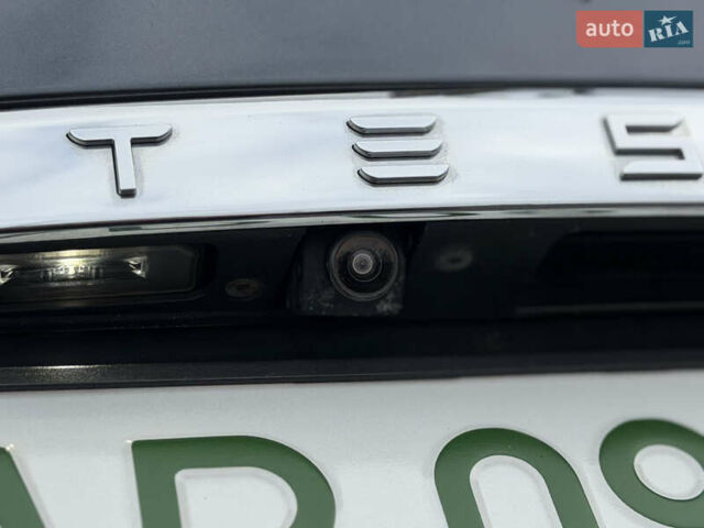 Серый Тесла Модель С, объемом двигателя 0 л и пробегом 68 тыс. км за 23999 $, фото 57 на Automoto.ua