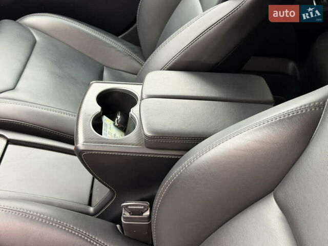 Серый Тесла Модель С, объемом двигателя 0 л и пробегом 68 тыс. км за 23999 $, фото 41 на Automoto.ua