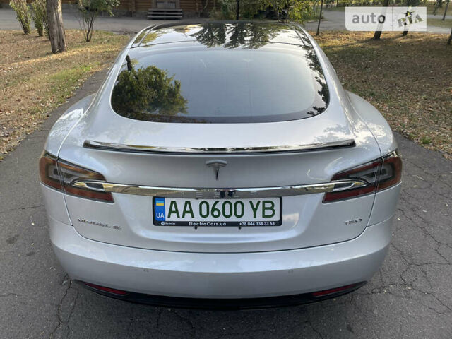 Серый Тесла Модель С, объемом двигателя 0 л и пробегом 112 тыс. км за 31700 $, фото 3 на Automoto.ua