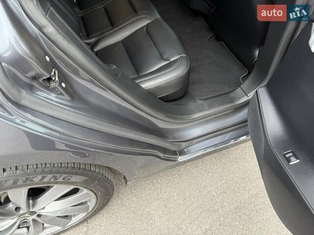 Серый Тесла Модель С, объемом двигателя 0 л и пробегом 68 тыс. км за 23999 $, фото 71 на Automoto.ua