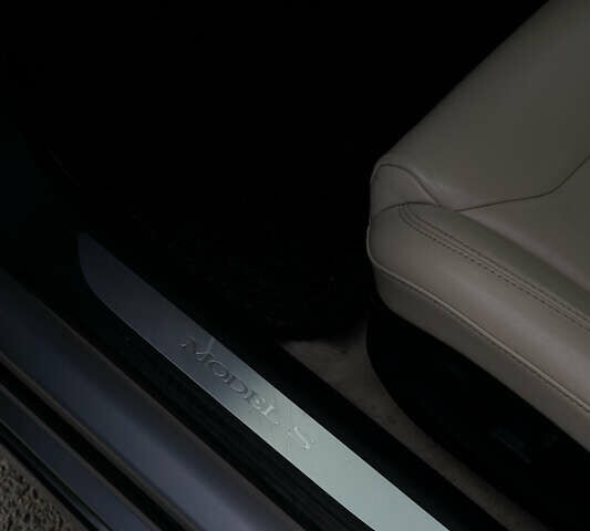 Серый Тесла Модель С, объемом двигателя 0 л и пробегом 125 тыс. км за 17500 $, фото 41 на Automoto.ua