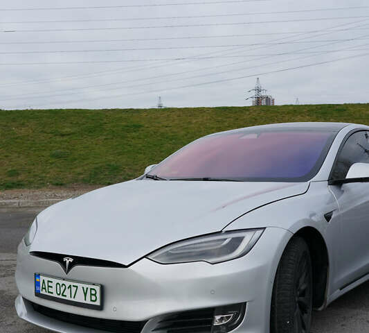 Серый Тесла Модель С, объемом двигателя 0 л и пробегом 125 тыс. км за 17500 $, фото 1 на Automoto.ua
