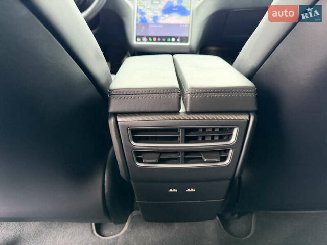 Серый Тесла Модель С, объемом двигателя 0 л и пробегом 68 тыс. км за 23999 $, фото 66 на Automoto.ua