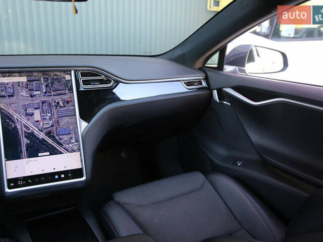 Серый Тесла Модель С, объемом двигателя 0 л и пробегом 98 тыс. км за 20000 $, фото 12 на Automoto.ua