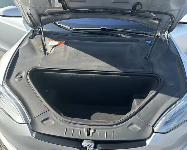 Серый Тесла Модель С, объемом двигателя 0 л и пробегом 125 тыс. км за 17500 $, фото 25 на Automoto.ua