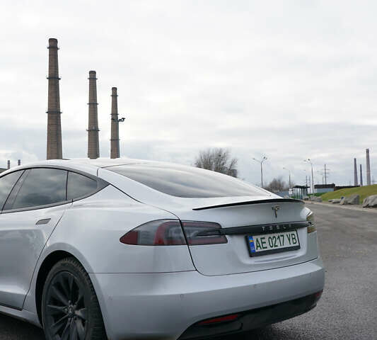 Серый Тесла Модель С, объемом двигателя 0 л и пробегом 125 тыс. км за 17500 $, фото 7 на Automoto.ua