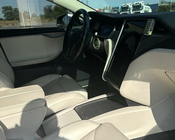 Серый Тесла Модель С, объемом двигателя 0 л и пробегом 125 тыс. км за 17500 $, фото 46 на Automoto.ua