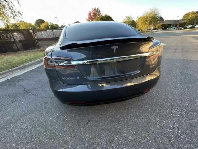 Сірий Тесла Модель С, об'ємом двигуна 0 л та пробігом 33 тис. км за 18000 $, фото 5 на Automoto.ua