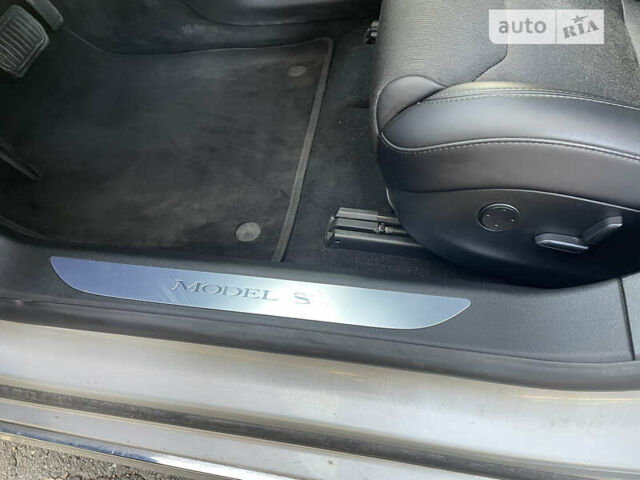 Серый Тесла Модель С, объемом двигателя 0 л и пробегом 112 тыс. км за 31700 $, фото 13 на Automoto.ua