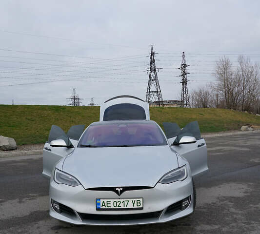 Серый Тесла Модель С, объемом двигателя 0 л и пробегом 125 тыс. км за 17500 $, фото 9 на Automoto.ua