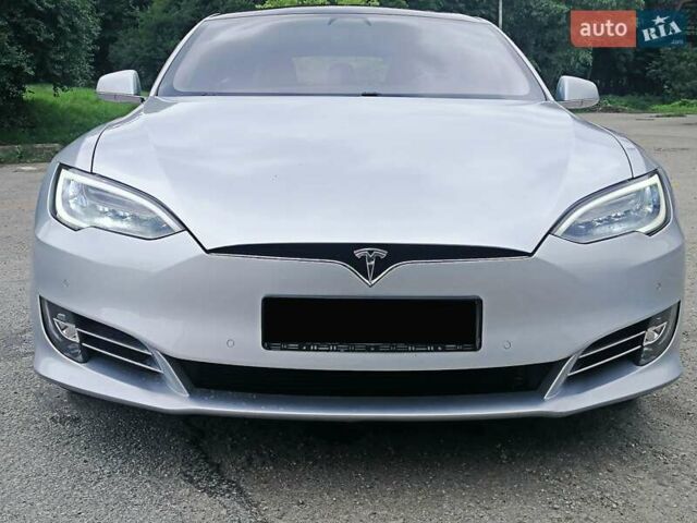 Тесла Модель С 2018 у Івано-Франківську на Automoto.ua Сірий Тесла Модель С, об'ємом двигуна 0 л та пробігом 75 тис. км за 34950 $, фото 1 на Automoto.ua