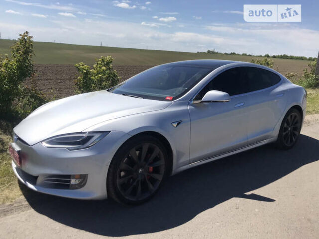 Серый Тесла Модель С, объемом двигателя 0 л и пробегом 68 тыс. км за 22700 $, фото 2 на Automoto.ua