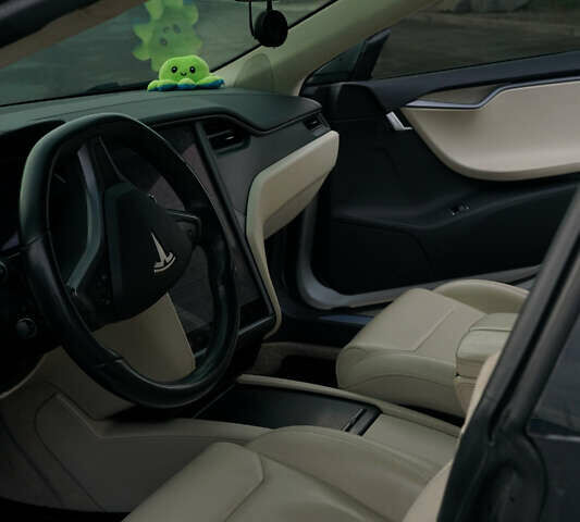 Серый Тесла Модель С, объемом двигателя 0 л и пробегом 125 тыс. км за 17500 $, фото 43 на Automoto.ua