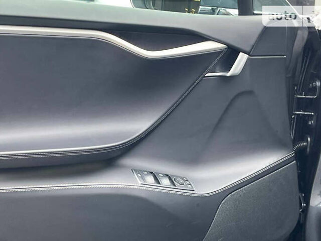 Сірий Тесла Модель С, об'ємом двигуна 0 л та пробігом 114 тис. км за 26000 $, фото 5 на Automoto.ua