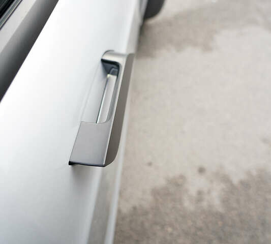 Серый Тесла Модель С, объемом двигателя 0 л и пробегом 125 тыс. км за 17500 $, фото 11 на Automoto.ua