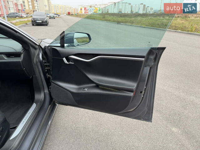 Серый Тесла Модель С, объемом двигателя 0 л и пробегом 68 тыс. км за 23999 $, фото 74 на Automoto.ua