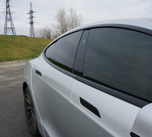 Серый Тесла Модель С, объемом двигателя 0 л и пробегом 125 тыс. км за 17500 $, фото 23 на Automoto.ua