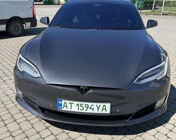 Серый Тесла Модель С, объемом двигателя 0 л и пробегом 40 тыс. км за 34000 $, фото 9 на Automoto.ua