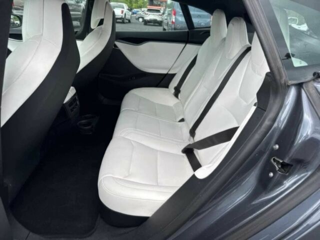 Серый Тесла Модель С, объемом двигателя 0 л и пробегом 44 тыс. км за 10600 $, фото 10 на Automoto.ua