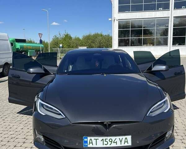 Серый Тесла Модель С, объемом двигателя 0 л и пробегом 40 тыс. км за 34000 $, фото 8 на Automoto.ua