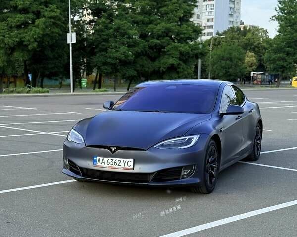 Серый Тесла Модель С, объемом двигателя 0 л и пробегом 220 тыс. км за 23999 $, фото 1 на Automoto.ua