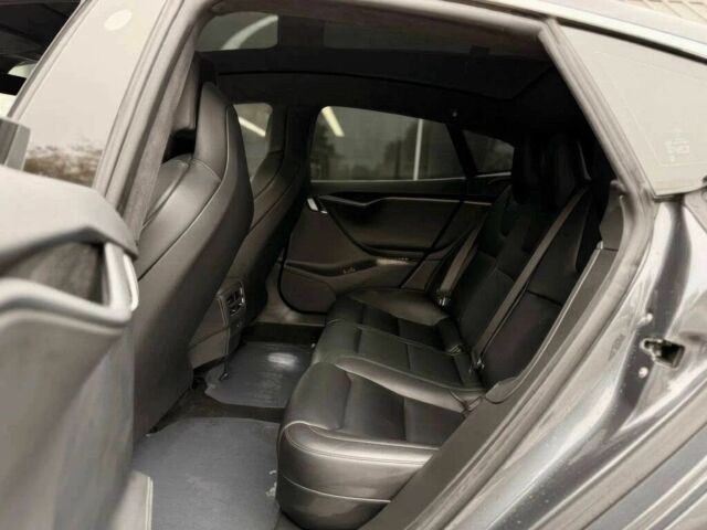 Серый Тесла Модель С, объемом двигателя 0 л и пробегом 49 тыс. км за 17800 $, фото 10 на Automoto.ua