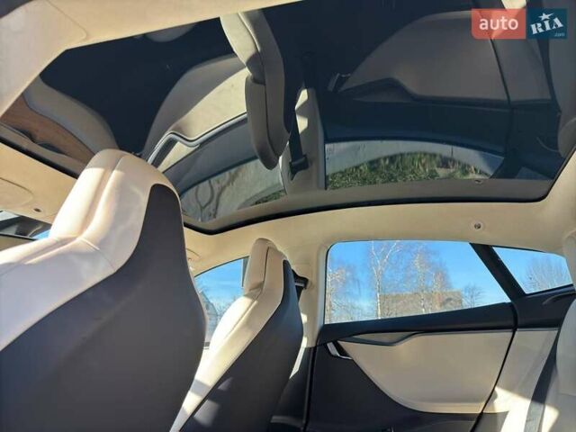 Серый Тесла Модель С, объемом двигателя 0 л и пробегом 122 тыс. км за 25300 $, фото 4 на Automoto.ua