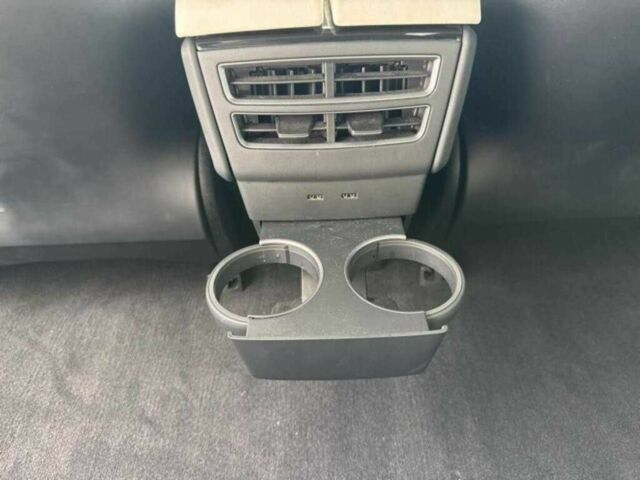 Серый Тесла Модель С, объемом двигателя 0 л и пробегом 44 тыс. км за 10600 $, фото 9 на Automoto.ua