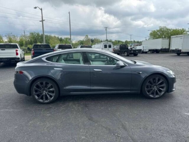 Серый Тесла Модель С, объемом двигателя 0 л и пробегом 44 тыс. км за 10600 $, фото 5 на Automoto.ua