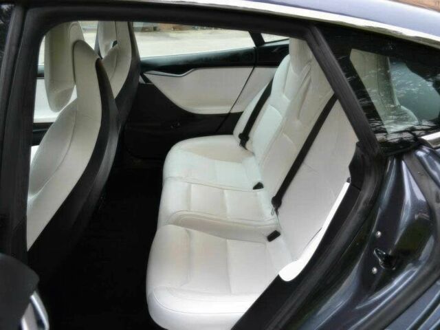 Сірий Тесла Модель С, об'ємом двигуна 0 л та пробігом 30 тис. км за 10300 $, фото 10 на Automoto.ua