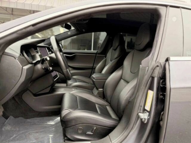 Серый Тесла Модель С, объемом двигателя 0 л и пробегом 49 тыс. км за 17800 $, фото 9 на Automoto.ua